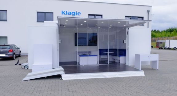 Der Promotionanhänger von "Kreiswerke Main-Kinzig" ist für Messen, Roadshows und Kundenpräsentationen einsetzbar.