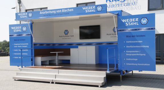 Der Promotionanhänger der "Weber Stahl GmbH" ist für Messen, Roadshows und Kundenpräsentationen einsetzbar.