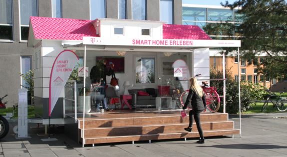 Der Promotionanhänger der "Telekom" ist für Messen, Roadshows und Kundenpräsentationen einsetzbar.