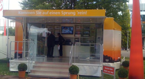 Der Promotionanhänger von "Canon" ist für Messen, Roadshows und Kundenpräsentationen einsetzbar.