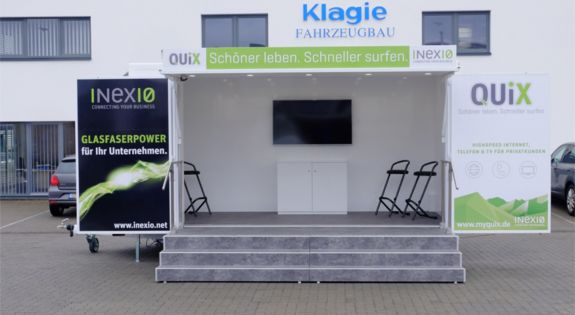 Der Promotionanhänger von "inexio" ist für Messen, Roadshows und Kundenpräsentationen einsetzbar.