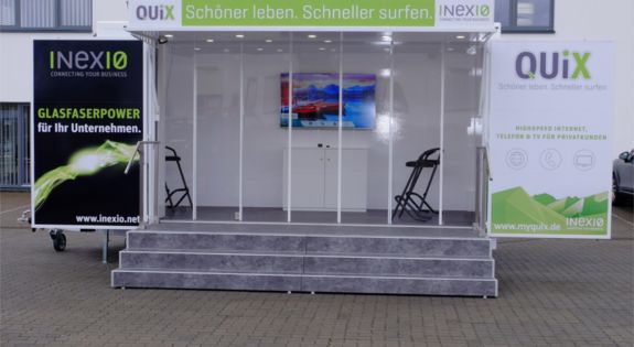 Der Promotionanhänger von "inexio" ist für Messen, Roadshows und Kundenpräsentationen einsetzbar.