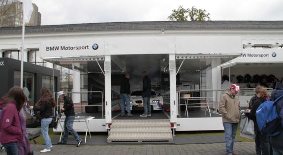 Der Promotionanhänger der "Bmw Pit-Stop" ist für Messen, Roadshows und Kundenpräsentationen einsetzbar.