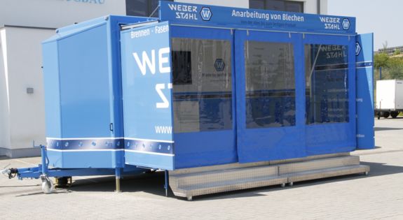 Der Promotionanhänger der "Weber Stahl GmbH" ist für Messen, Roadshows und Kundenpräsentationen einsetzbar.