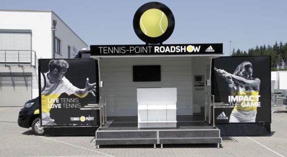 Auch die Tennis-Point GmbH setzt auf hochwertige Qualitätsfahrzeuge von Klagie Fahrzeugbau.