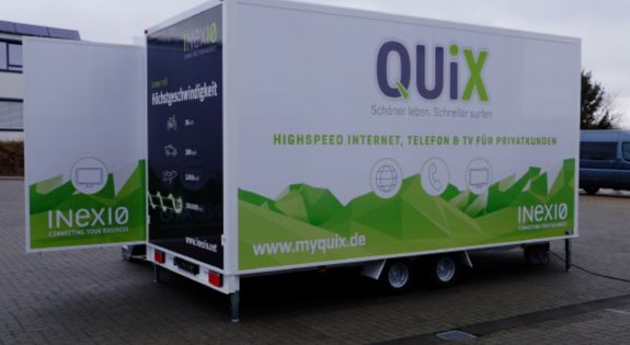 Der Promotionanhänger von "inexio" ist für Messen, Roadshows und Kundenpräsentationen einsetzbar.