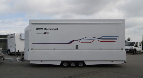 Der Promotionanhänger der "Bmw Pit-Stop" ist für Messen, Roadshows und Kundenpräsentationen einsetzbar.