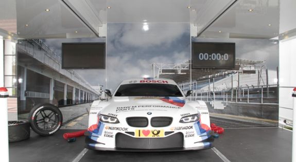 Der Promotionanhänger der "Bmw Pit-Stop" ist für Messen, Roadshows und Kundenpräsentationen einsetzbar.