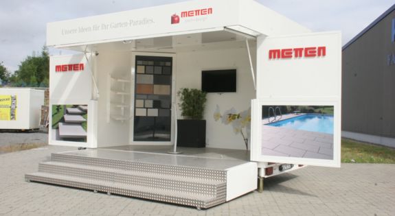 Der Promotionanhänger von "Metten Stein + Design" ist für Messen, Roadshows und Kundenpräsentationen einsetzbar.