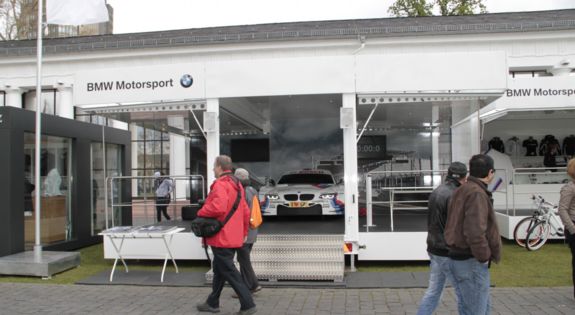 Der Promotionanhänger der "Bmw Pit-Stop" ist für Messen, Roadshows und Kundenpräsentationen einsetzbar.